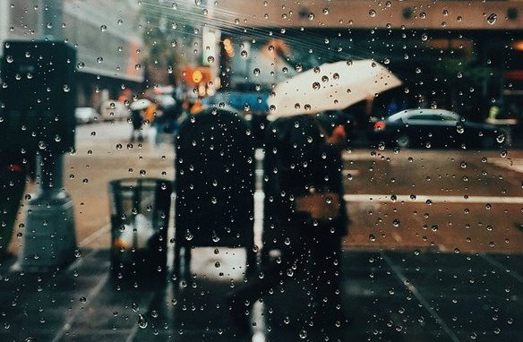 QQ空间下雨天的心情说说 一开始我对你而言是未知略带新鲜_QQ说说