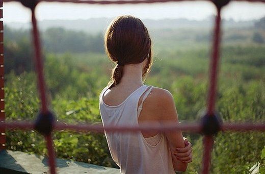 青春期伤感的说说女生版 一辈子的承诺到底有多伤人_QQ说说